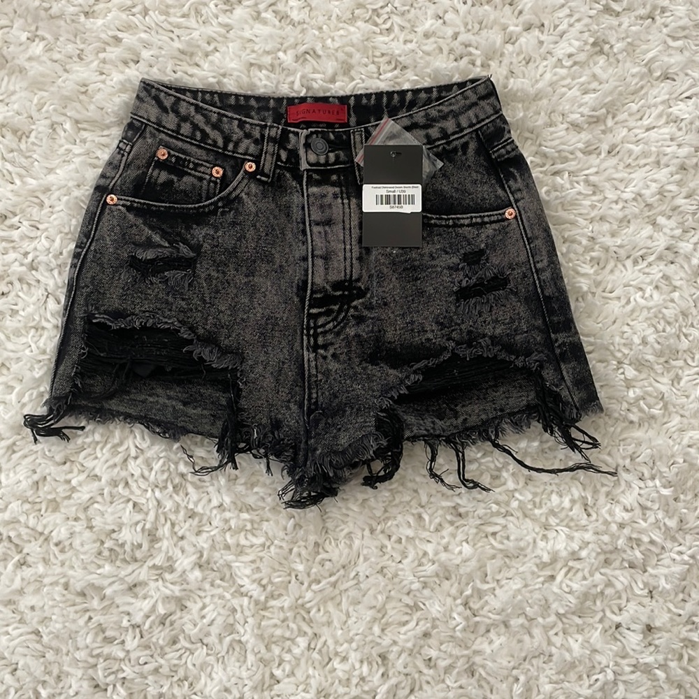 New with tags Signature 8 distressed high waisted black/grey shorts